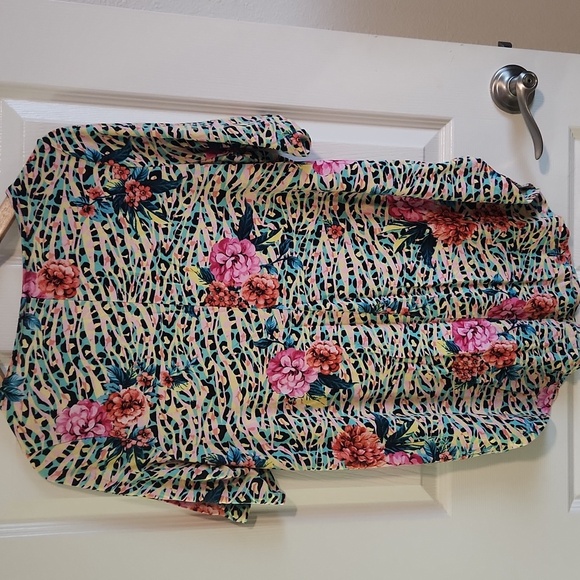 Torrid Super Soft Knit Tee Shirt Floral Animal Print Size 0 - Picture 9 of 9